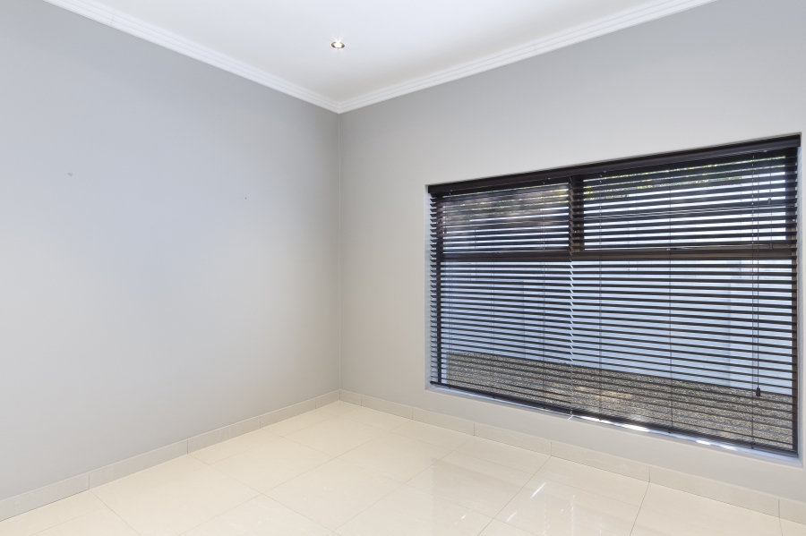 To Let 4 Bedroom Property for Rent in Helderberg Estate Western Cape